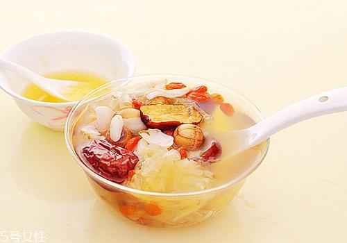 銀耳蓮子湯什么時候喝最好？時間上有講究