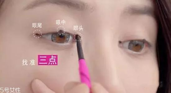 怎樣減少畫(huà)眼線的傷害？新手畫(huà)眼線的技巧圖解