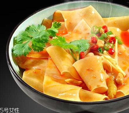 阿寬紅油面皮健康嗎？來(lái)看看它的危害