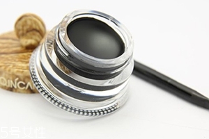 睫毛膏可以當(dāng)眼線(xiàn)嗎？畫(huà)眼線(xiàn)不成問(wèn)題