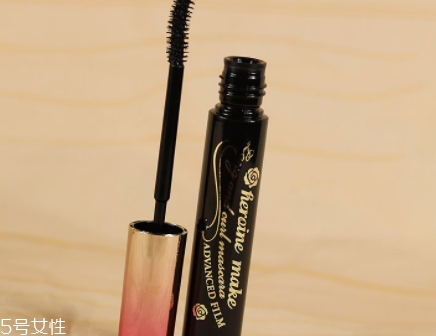 睫毛膏和種睫毛哪個(gè)好？
