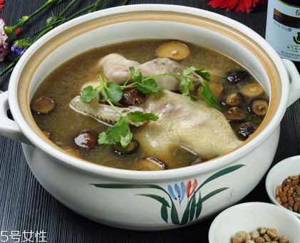 冬天喝雞湯還是鴨湯？雞湯和鴨湯各有優(yōu)點