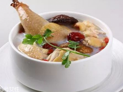 什么人不適合喝雞湯？雞湯雖好但這些人卻無福消受