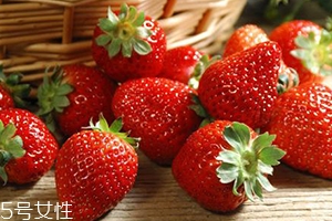 寶寶咳嗽可以吃草莓嗎？看是什么類(lèi)型的咳嗽
