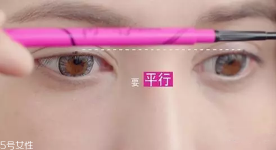 怎樣減少畫(huà)眼線的傷害？新手畫(huà)眼線的技巧圖解