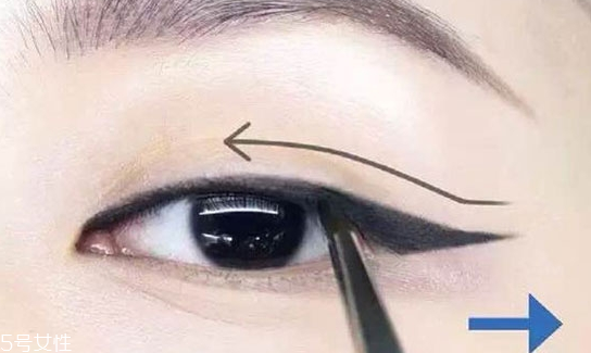 新手適合眼線液還是眼線筆？史上最全眼線誤區(qū)