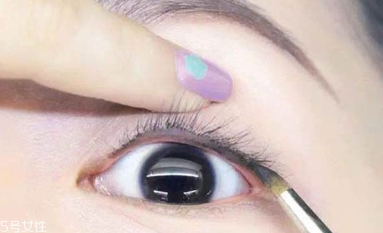 新手適合眼線液還是眼線筆？史上最全眼線誤區(qū)