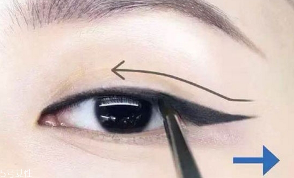 新手適合眼線液還是眼線筆？史上最全眼線誤區(qū)