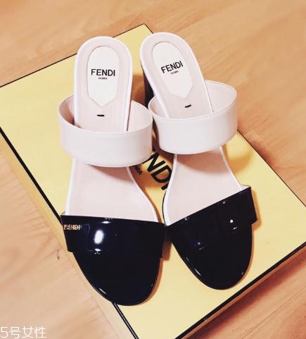 fendi鞋子一般多少錢(qián)？引領(lǐng)時(shí)尚潮流