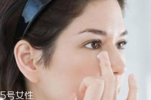 眼霜不可以來(lái)回涂抹嗎？這樣不如不涂