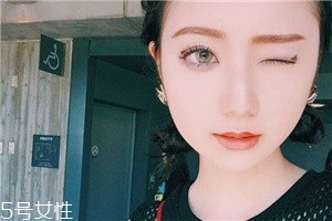 什么是折痕眼線(xiàn)？完整畫(huà)眼妝的順序