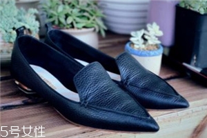 nicholas kirkwood是幾線(xiàn)品牌？舒適個(gè)性?xún)刹徽`