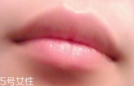 潤唇膏能用手涂嗎？效果不好還不衛(wèi)生