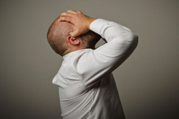 經(jīng)常性頭暈頭痛怎么辦？這些食物千萬別吃