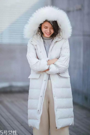 羽絨服怎么穿顯高？這個(gè)冬天溫暖不減造型