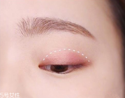 適合畫桃花妝的眼影有哪些？單眼皮桃花妝畫法步驟