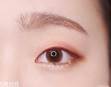 適合畫桃花妝的眼影有哪些？單眼皮桃花妝畫法步驟