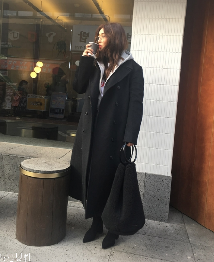 雙排扣大衣怎么搭配？塑造干練女人味
