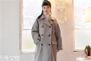 雙排扣大衣怎么搭配？塑造干練女人味