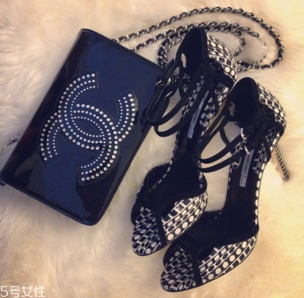 brian atwood是奢侈品嗎？經(jīng)典的維秘t臺戰(zhàn)靴