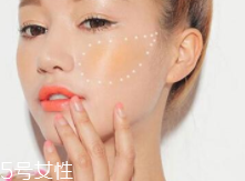 腮紅先還是散粉先？粉狀腮紅用在散粉之后