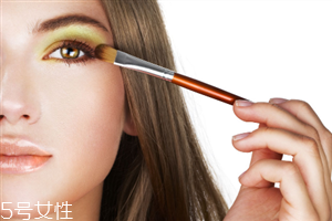 眼影怎么畫會(huì)自然好看？眼影顏色這樣搭配最好看