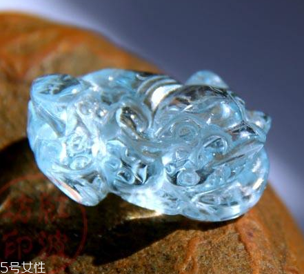海藍(lán)寶是什么材質(zhì)？別再冤枉它是水晶了