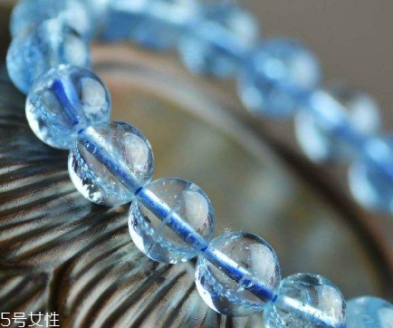 海藍(lán)寶是越透越好嗎？它是海水的化身