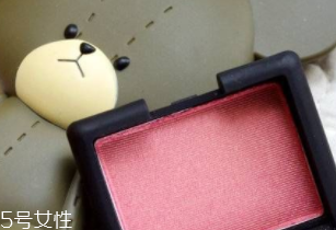 腮紅碎了該怎么解救？這4步變廢為寶