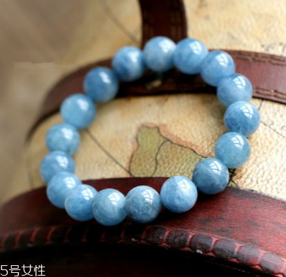 海藍(lán)寶石戴哪只手？最佳的天然護(hù)身符