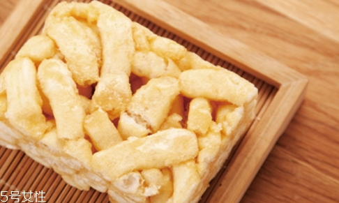 沙琪瑪產(chǎn)婦可以吃嗎？哺乳期吃東西要注意