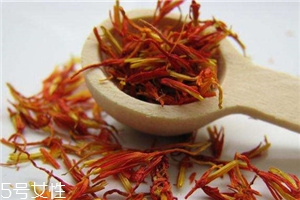 女生能用藏紅花泡腳嗎？經(jīng)期和妊娠期不能使用