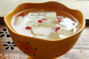 冰糖雪梨是熱喝還是涼喝好？冰糖雪梨怎么做？