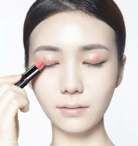 眼影怎么畫會(huì)自然好看？眼影顏色這樣搭配最好看
