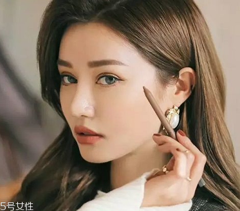 淡妝眼影怎么畫(huà)好看？好用的眼影膏和眼影產(chǎn)品推薦
