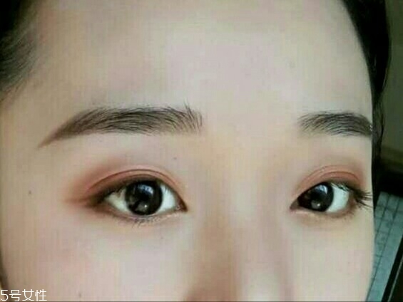 hold live眼影好用嗎？顯色度超贊