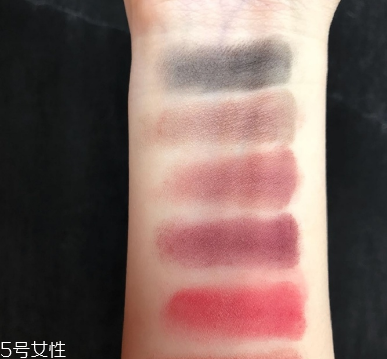 zoeva眼影多少錢？zoeva queens guard眼影盤試色