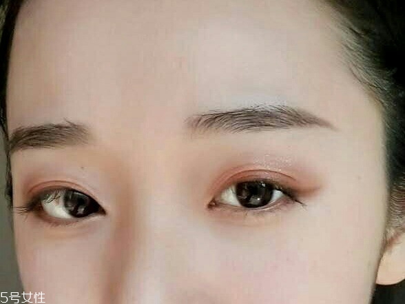 hold live眼影好用嗎？顯色度超贊