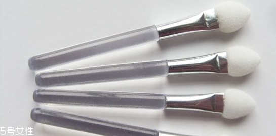 眼影刷和眼影棒哪個值得買？眼影刷水貂毛最好