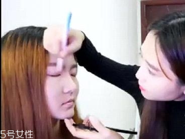 內(nèi)雙怎么畫眼線？?jī)?nèi)雙眼皮畫眼妝技巧