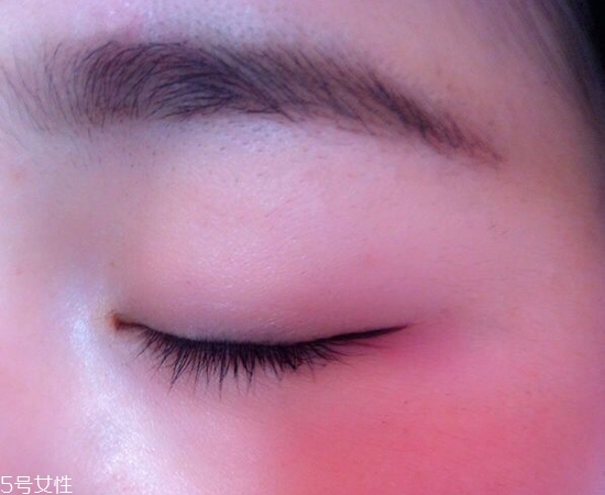 內(nèi)雙怎么畫眼線？?jī)?nèi)雙眼皮畫眼妝技巧