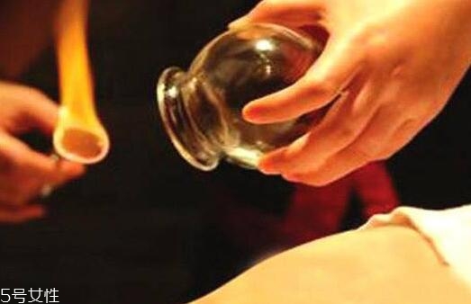 拔罐后身上后背持續(xù)發(fā)癢怎么回事？體內風邪是主因