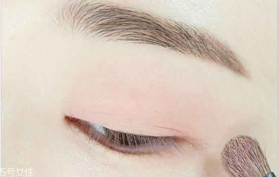 西柚色眼影怎么畫？教你畫高冷女神妝容