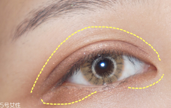 大地色眼影是什么顏色？上班族大眼妝教程
