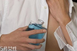 男士香水什么時(shí)候噴最好？出門(mén)前二十分鐘