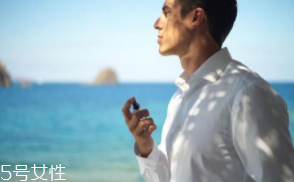 男士香水什么時候噴最好？出門前二十分鐘