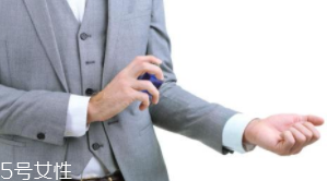 男士香水什么時候噴最好？出門前二十分鐘