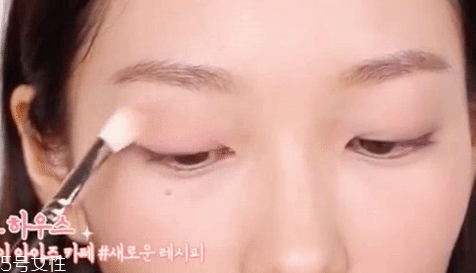 眼影需要卸妝嗎？閃亮海灘眼妝教程
