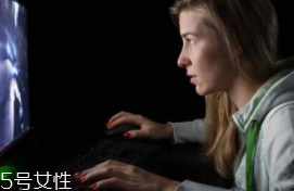 熬夜長(zhǎng)膘什么原因？疲勞使人食欲大開(kāi)