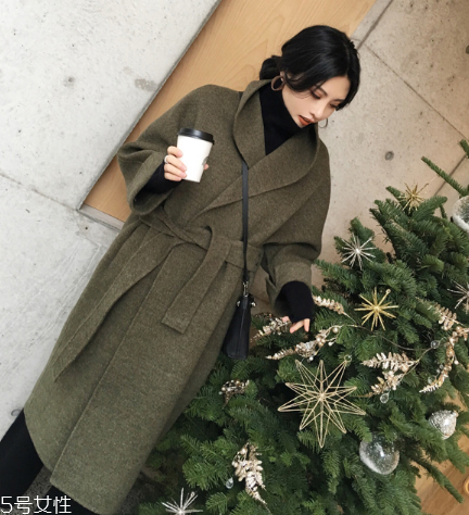 大衣和羽絨服哪個(gè)保暖？這個(gè)冬天不會(huì)冷